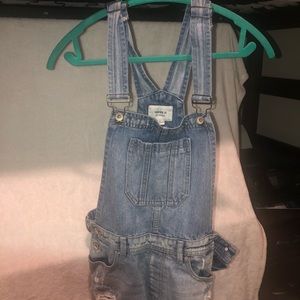 Short overalls w/ rips